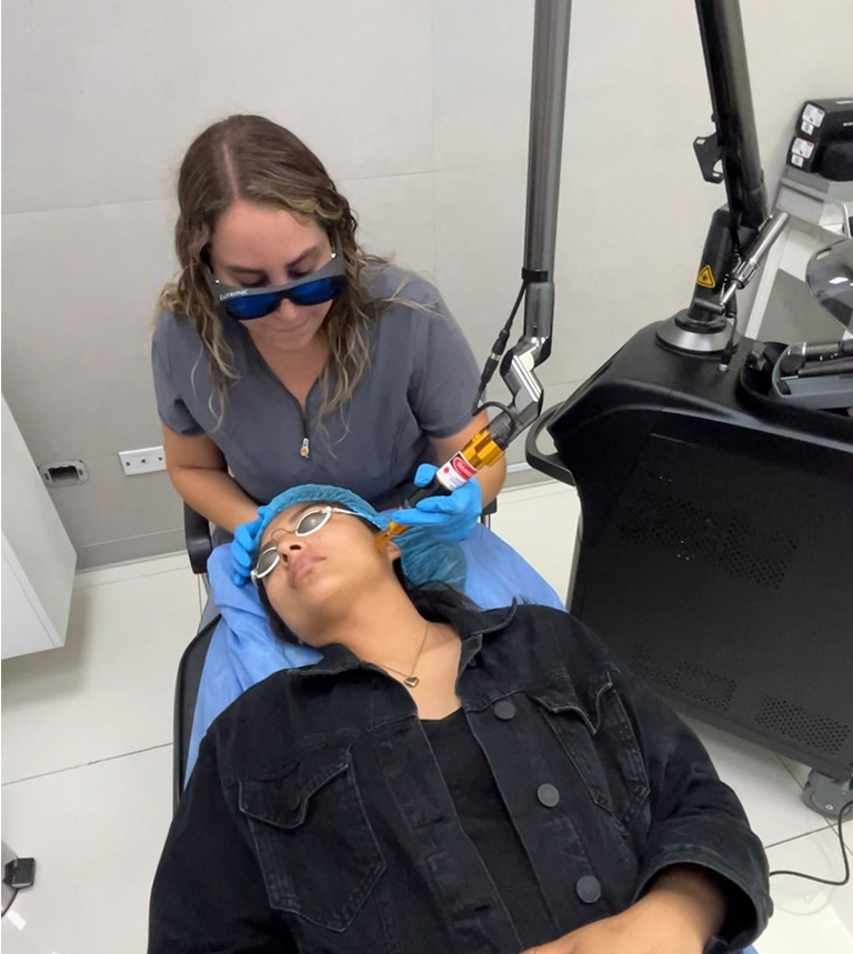 Tratamiento con Hollywood Spectra en Lima para mejorar manchas y textura de la piel