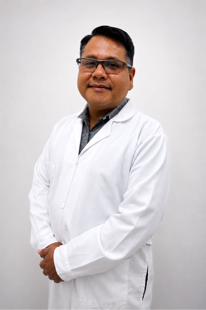 Foto del Dr. Christian Quispe Matta, médico cirujano especialista en medicina estética y láser médico en Clínica Cáceres Lima